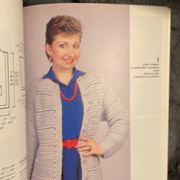 Softcover large format knitting and crochet pattern book from the 1980s - Picture 5 of 9